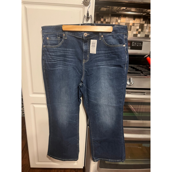 New Torrid Crop Flare Jeans 18 - Picture 3 of 7